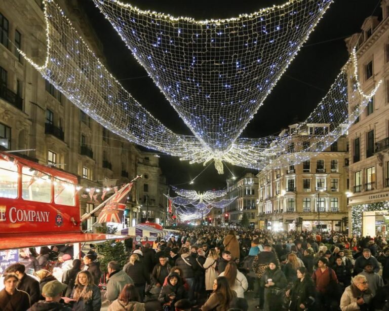 UK Retailers Hope for Christmas Sales Boost
