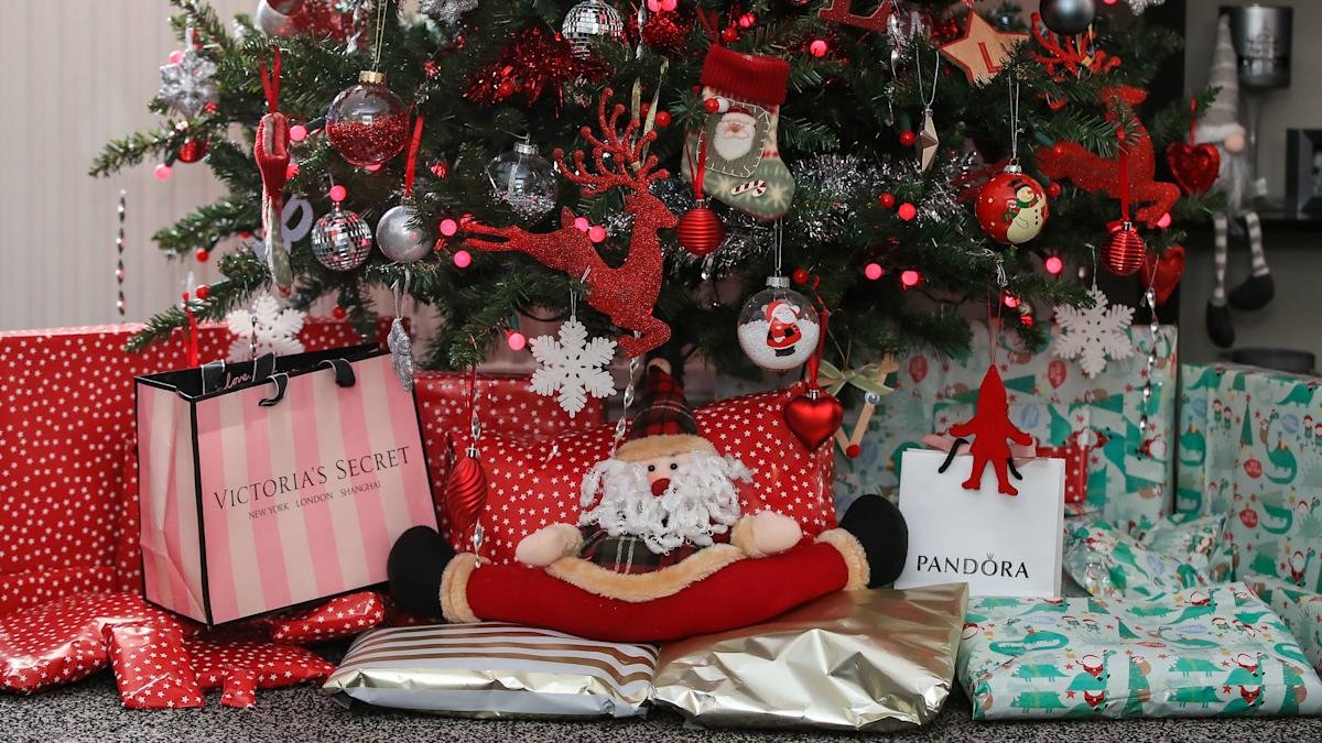 Britons reducing gift spending due to economic uncertainty