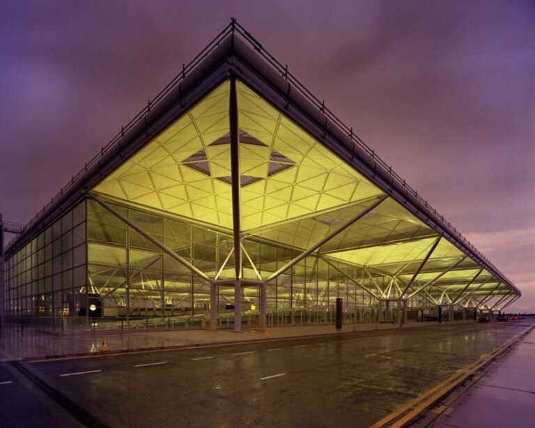flight delays at heathrow airport