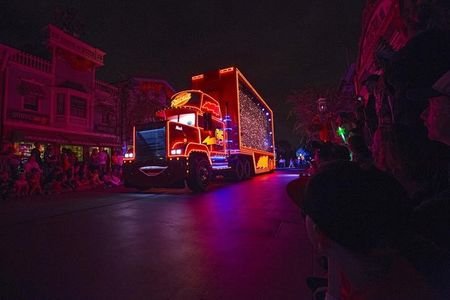 Adeia Shares Ascend as Landmark Disney Agreement Fuels Optimistic 2025 Financial Outlook