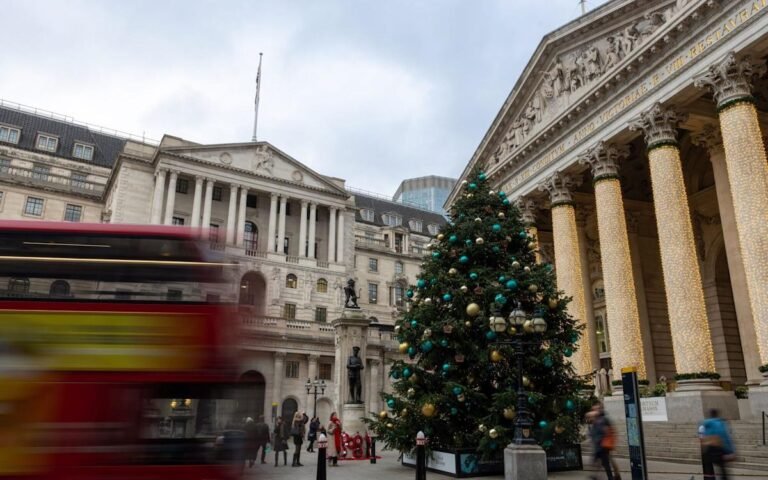 Bank of England cuts interest rates to boost uk economy