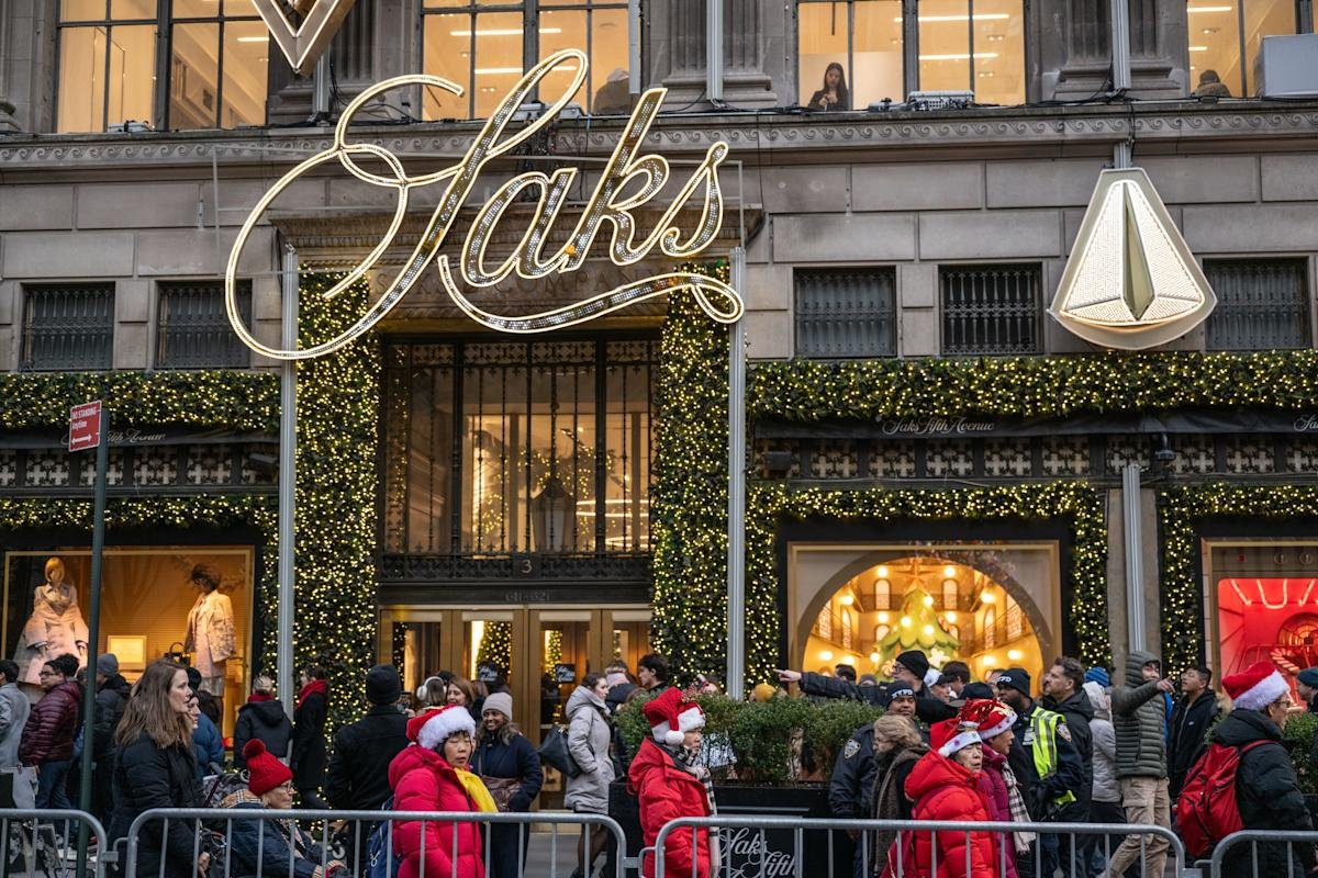 Saks store front with bankruptcy sign