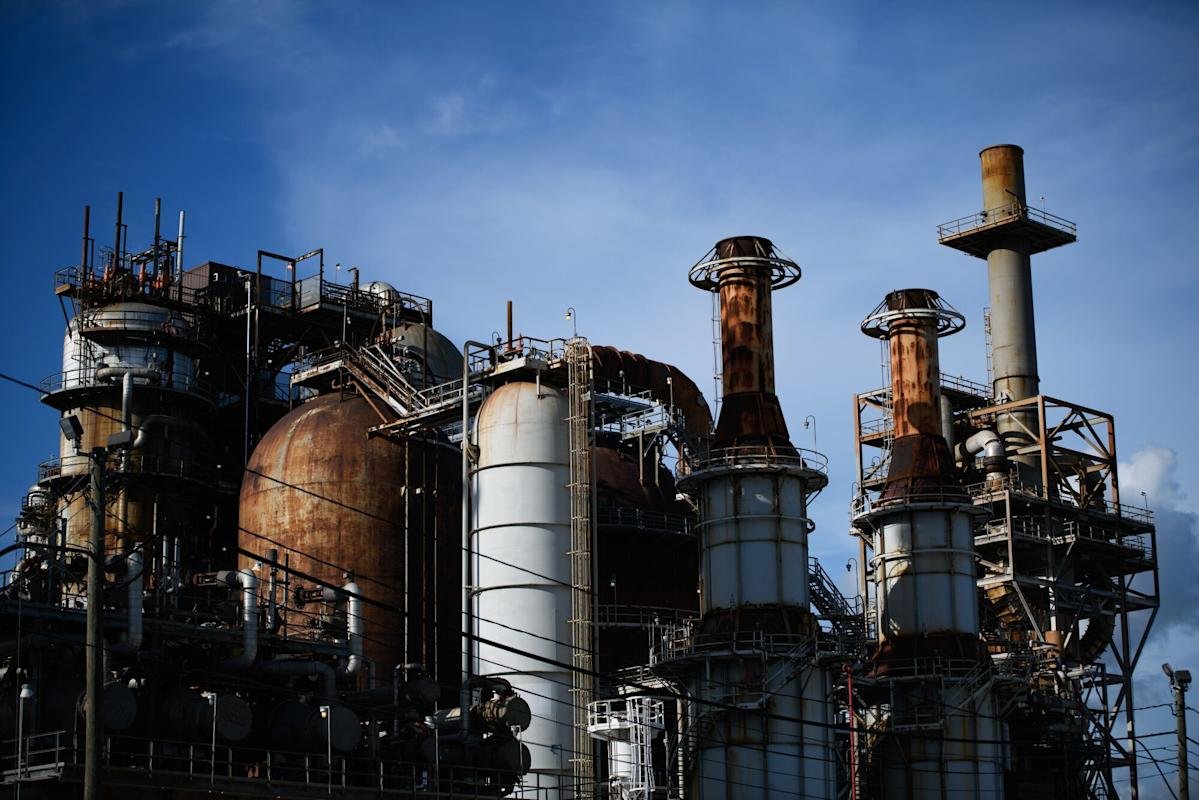 oil prices rise with us pressure on venezuela