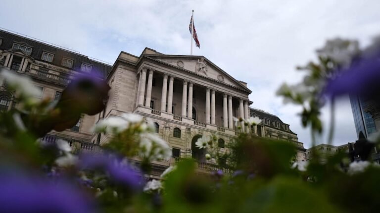 bank of england building with ftse 100 graph