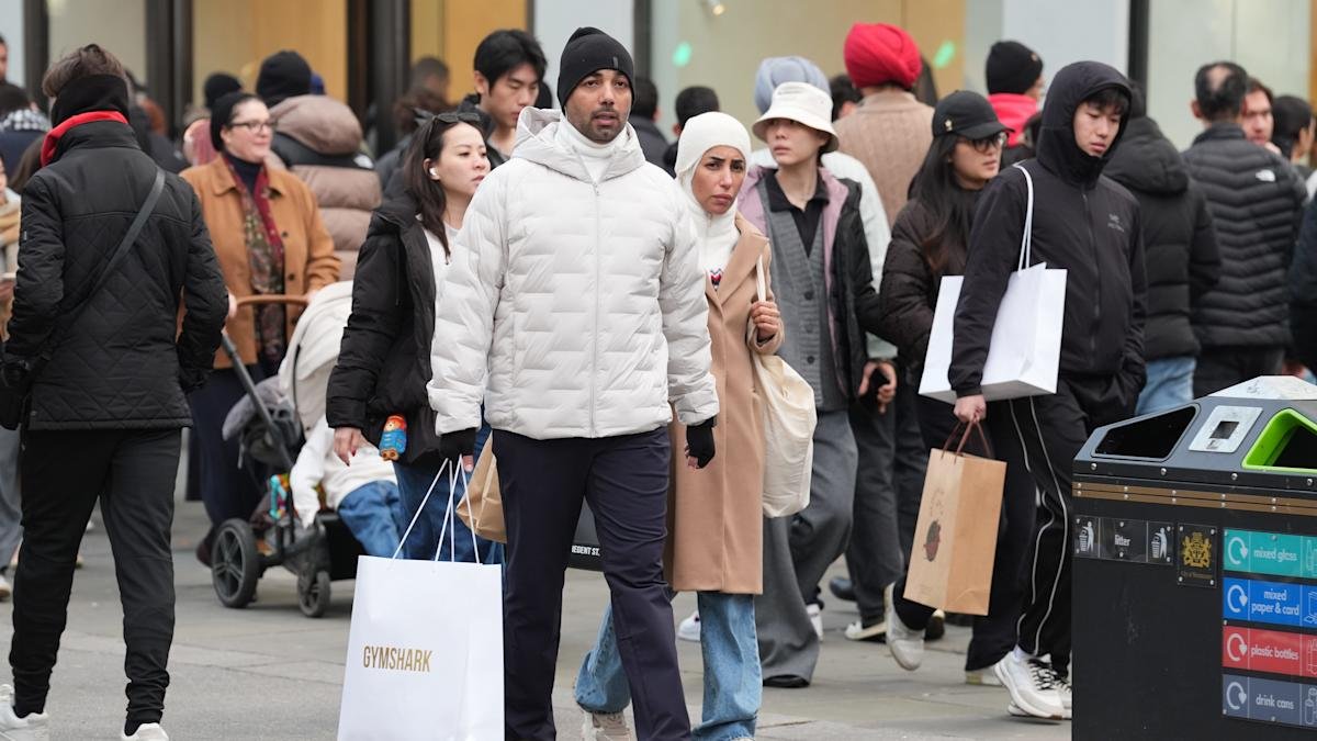UK retail destinations bustling on Boxing Day