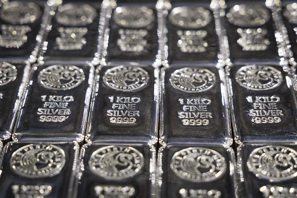 Gold and silver prices drop sharply