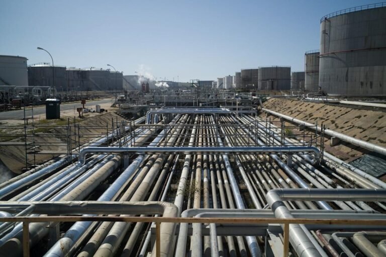 oil prices rising due to venezuela tensions