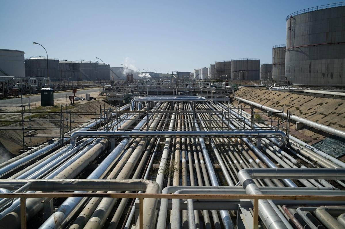 oil prices rising due to venezuela tensions