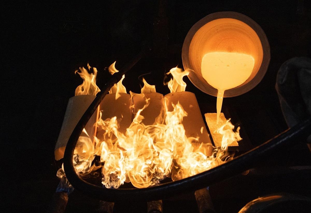 gold and silver prices soar amid venezuela tensions