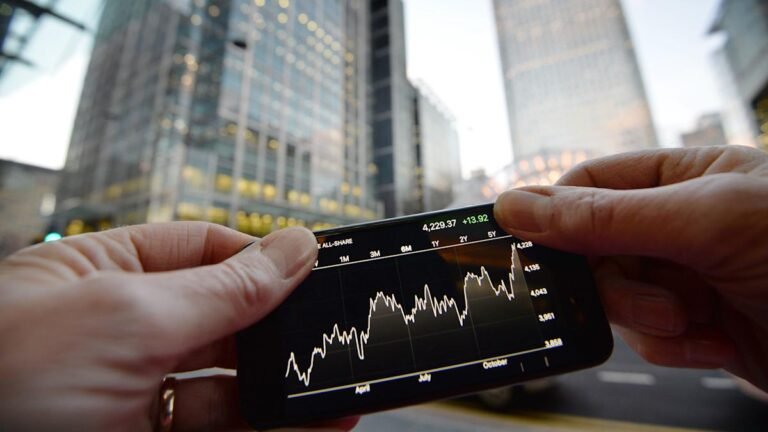FTSE 100 graph with defence stocks on the rise