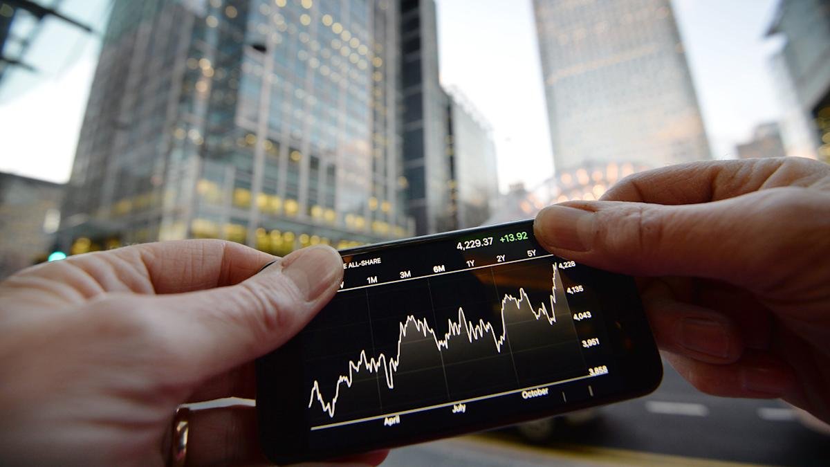 FTSE 100 graph with defence stocks on the rise
