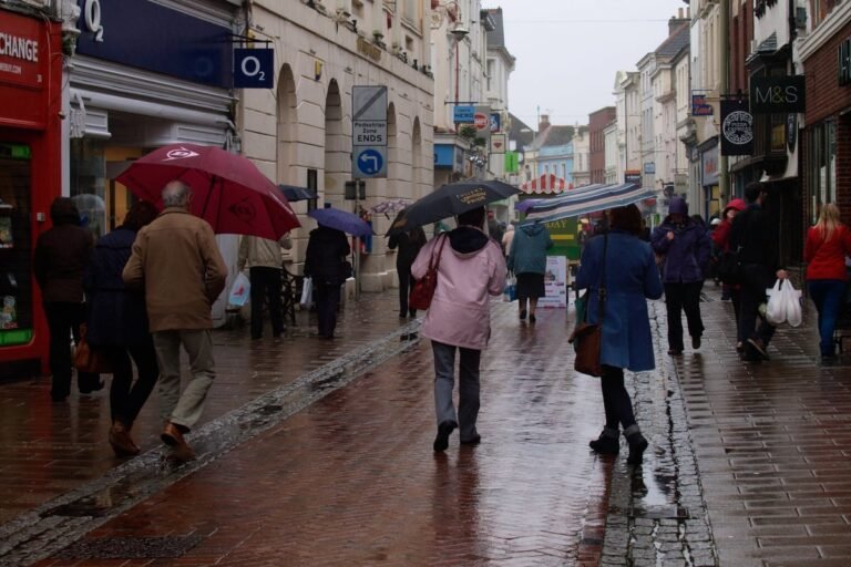 UK high street shops closing down