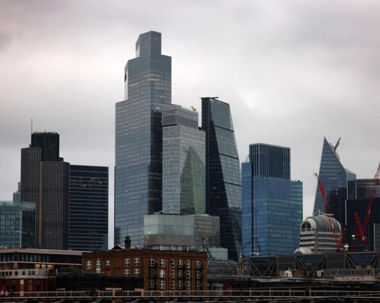 FTSE 100 CEOs high salaries