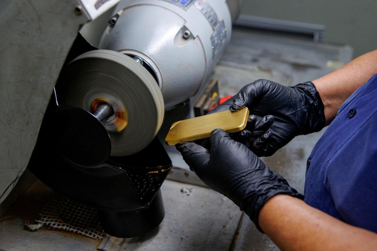 gold price graph with steady trend