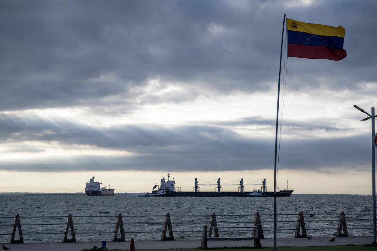 Venezuela oil production declining