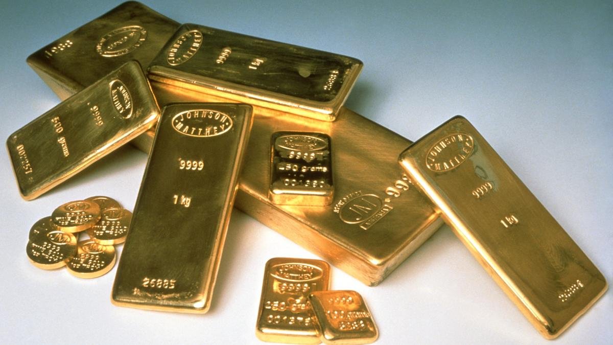 Gold price hits record high amidst uncertainty