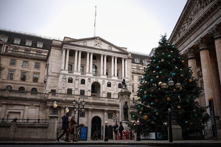 UK interest rates cut to 2.75%