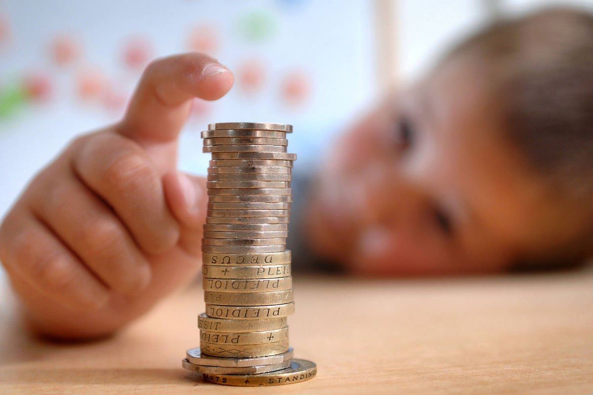 kids saving money in piggy bank