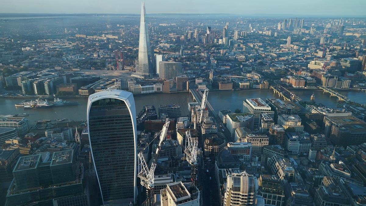 FTSE 100 stock market graph