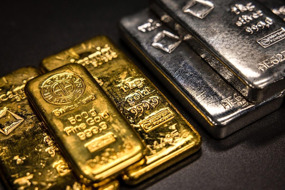 gold and silver prices steady