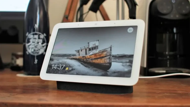 Apple HomePad smart display concept with sleek metal base and illuminated edge